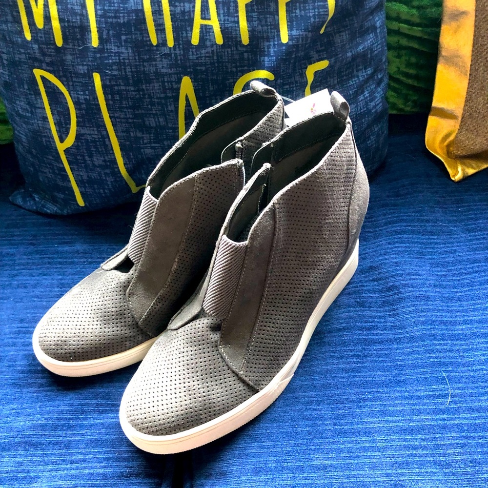 NWT Gray Mia Wedge Sneaker Bootie 9